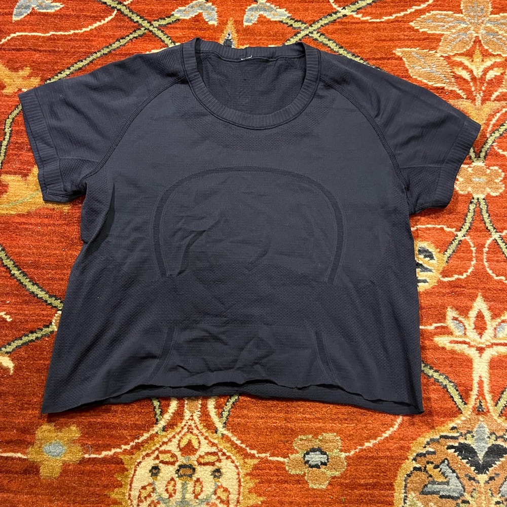 Lululemon • cropped t shirt